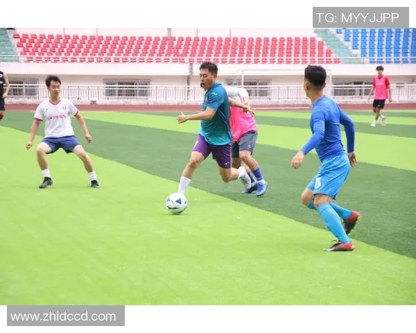 足球明星亲临村超赛事点燃乡村热情引发全民关注